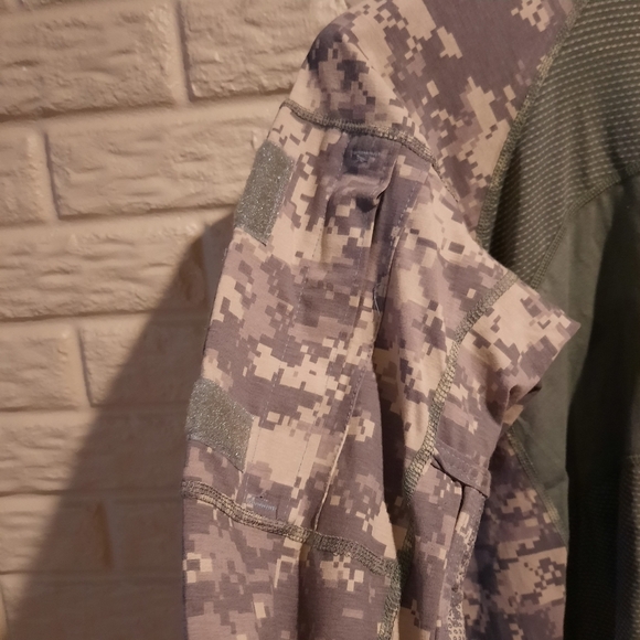 Massif Army Combat Shirt Mens Medium Digital‎ Camo Military Tactical Long Sleeve - Picture 5 of 10